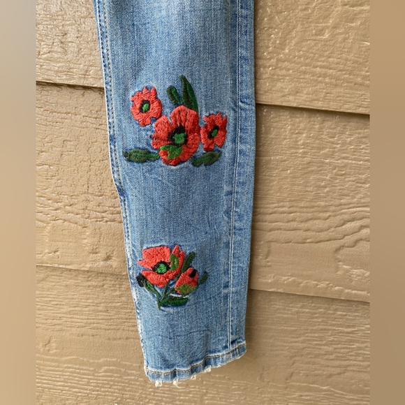 Zara Embroidered Damaged Skinny Jeans Women’s size 02 - Picture 2 of 12